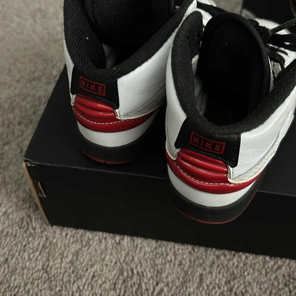 Jordan 2 Retro - Picture 2 of 3